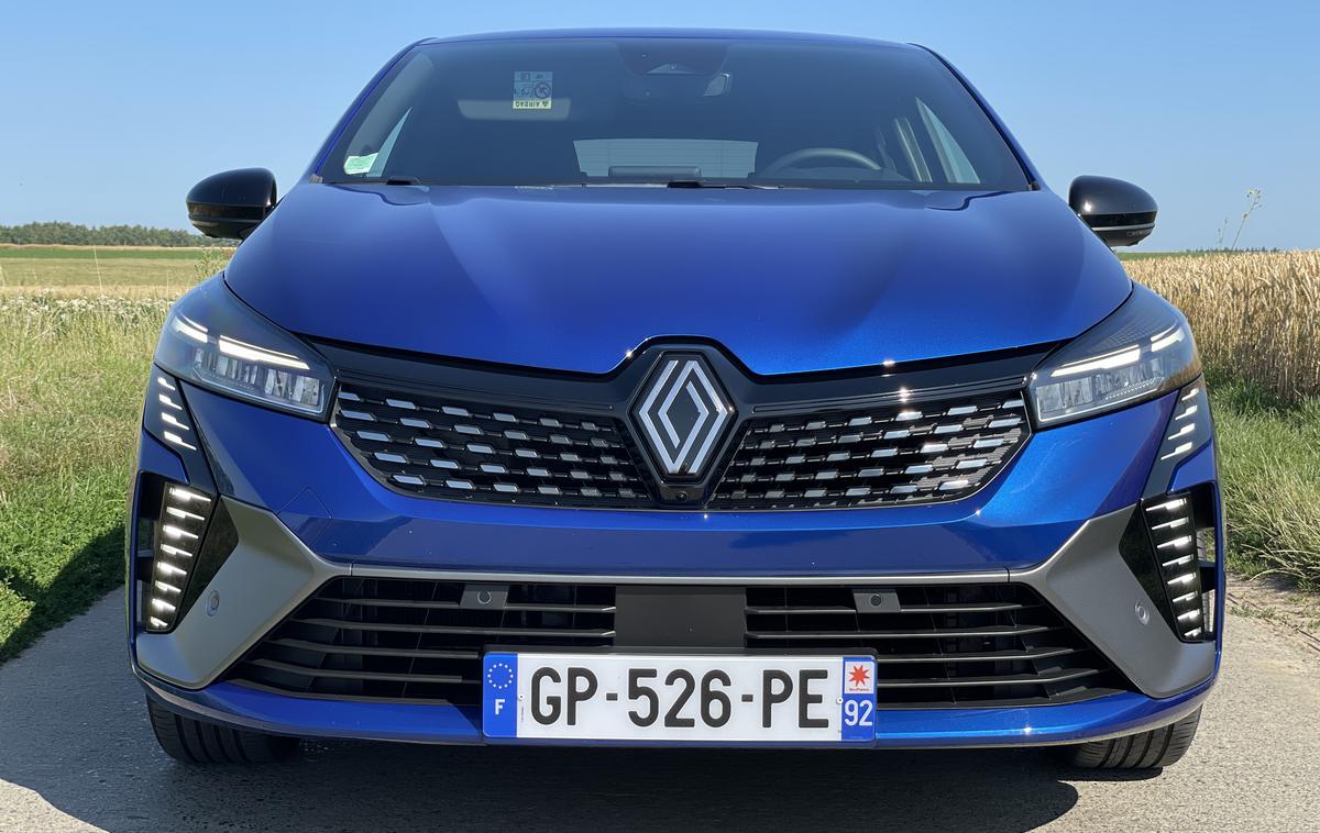 Renault clio | Renault stavi na električno prihodnost in snuje posebno podjetje Ampere, a vsaj to desetletje bo njihov paradni prodajni konj klasični clio.  | Foto Gregor Pavšič