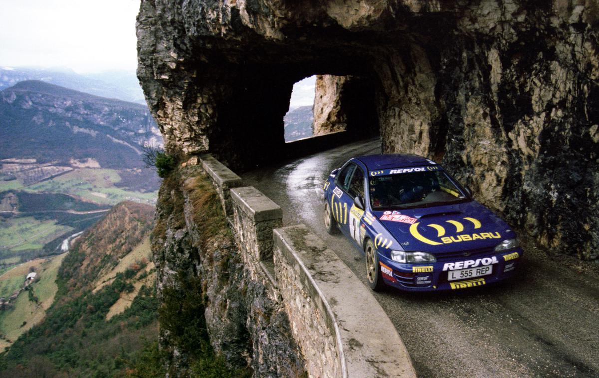 Reli Monte Carlo | Ozke ceste, poledenel asfalt in spremenljivo vreme so zaščitni znak relija Monte Carlo. Poteka od leta 1911, konec tedna bo na sporedu že 89-tič. Na fotografiji Carlos Sainz (subaru impreza); Španec je eden izmed le dvanajstih voznikov, ki so uspeli ponoviti zmago na najbolj nepredvidljivem reliju leta. | Foto Reuters