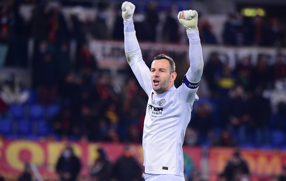 Samir Handanović | Samir Handanović je z Interjem skočil na vrh serie A. | Foto Reuters