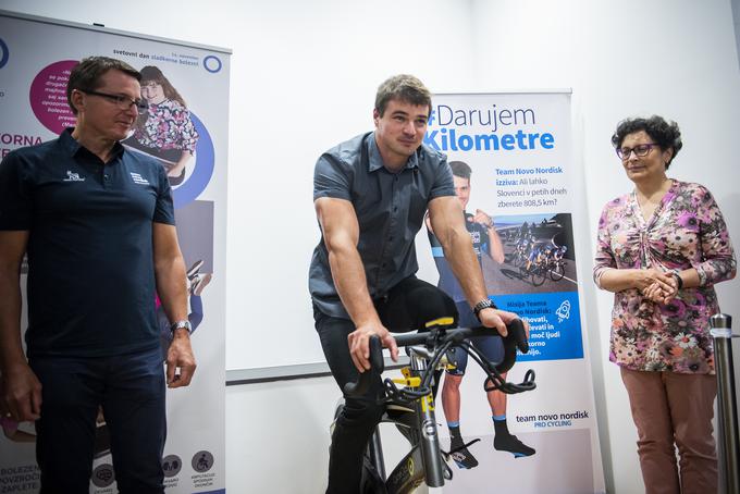 Debeljak je s prvim prevoženim kilometrov na trenažerju pognal akcijo #DarujemKilometre, ki se je lahko udeleži vsak, ki bo v času dirke Po Sloveniji obračal pedala. | Foto: Bor Slana