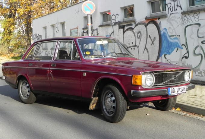 Tale volvo 144  ima skoraj milijon prevoženih kilometrov, a lastnik zanj še vedno zahteva 4.890 evrov (klik na fotografijo za vir). Foto: Mobile.de | Foto: 