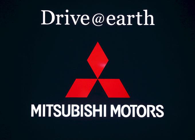 Mitsubishi svoje avtomobile prodaja s pomočjo slogana Drive earth. Goljufija dokazuje, da jih na poti do čiste vesti čaka nevihtno obdobje. Rezultati testov učinkovitosti izgorevanja goriva pri več kot 600 tisoč vozilih so bili prirejeni. Mitsubishi je ob tem opozoril, da bi se število prizadetih vozil lahko v prihodnje še povečalo. Z goljufijo so uničil trud, ki so ga zadnjih deset let vlagali v dvig ugleda svoje znamke. | Foto: Reuters