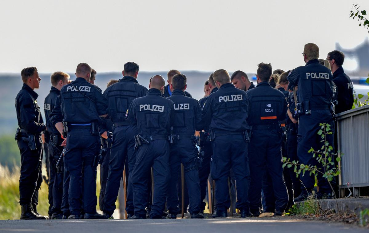 nemška policija | V Nemčiji je po napadu najstnika umrl policist. | Foto Reuters