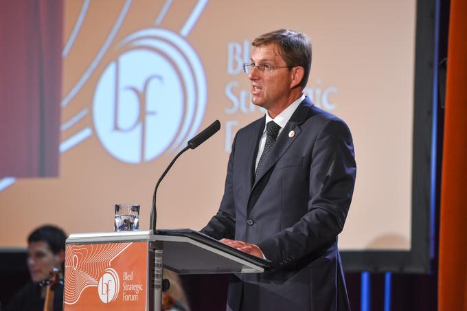 Uvodoma je zbrane nagovoril predsednik vlade Miro Cerar. Poudaril je, da je treba vrniti zaupanje v vodilne in inštitucije ter zgraditi močnejšo in učinkovitejšo Evropsko unijo. Poudaril je, da EU ne temelji le na skupnih interesih, ampak tudi na človekovih pravicah, demokraciji, svobodi, vladavini prava in solidarnosti, katerim so se zavezale vse članice. | Foto: STA ,