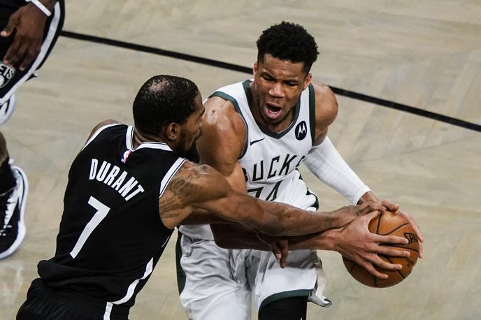 Giannis Antetokounmpo | Košarkarji Milwaukeeja so prvi finalisti vzhodne konference v ligi NBA. Obračun sta zaznamovala Giannis Antetokounmpo in Kevin Durant. | Foto Guliverimage