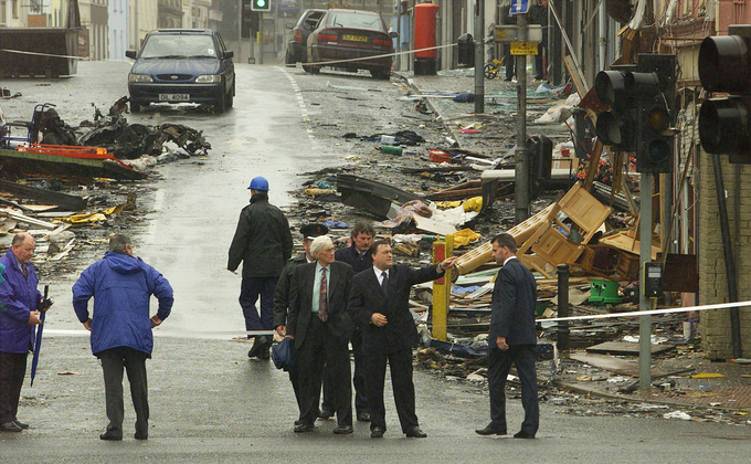 Irska republikanska armada (IRA) je pred skoraj dvajsetimi leti podpisala premirje z lojalisti in britansko vlado, a še vedno prihaja do posameznih napetosti.  | Foto: Reuters