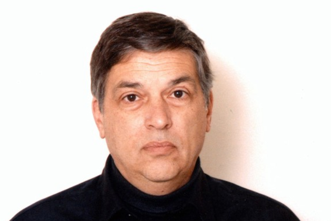 Robert Hanssen (fotografija je nastala 20. februarja 2001, dva dni po njegovi aretaciji) je živel na videz povsem običajno življenje. Predstavljal se je kot veren družinski človek, imel je kar šest otrok. Njegova hiša, oblačila in avtomobil so bili nevpadljivi. To je bil eden od razlogov, da ga FBI ni začel resno preiskovati vse do leta 2000.  | Foto: FBI