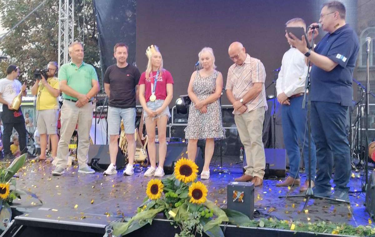 sprejem Garnbret Slovenj Gradec | Veličasten sprejem so plezalni junakinji pripravili tudi v Slovenj Gradcu. | Foto Lili Pušnik / STA