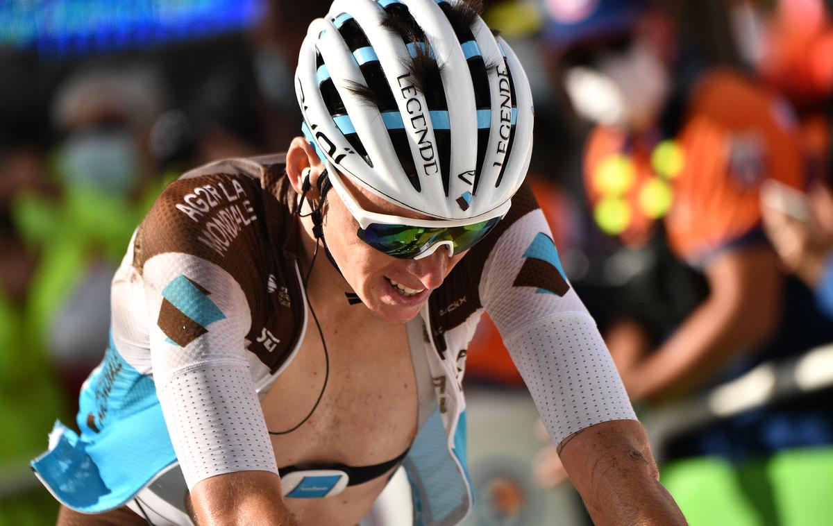 Romain Bardet | Karavana Dirke po Franciji je vedno bolj zdesetkana. Ponoči se je zaradi pretresa možganov poslovil še Francoz Romain Bardet.  | Foto Reuters