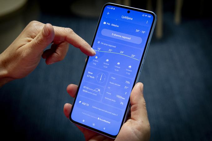 Na pametnem telefonu Xiaomi 13T Pro je nameščen operacijski sistem Android 13, na katerega je dodan Xiaomijev uporabniški vmesnik MIUI 14. | Foto: Žiga Krančan