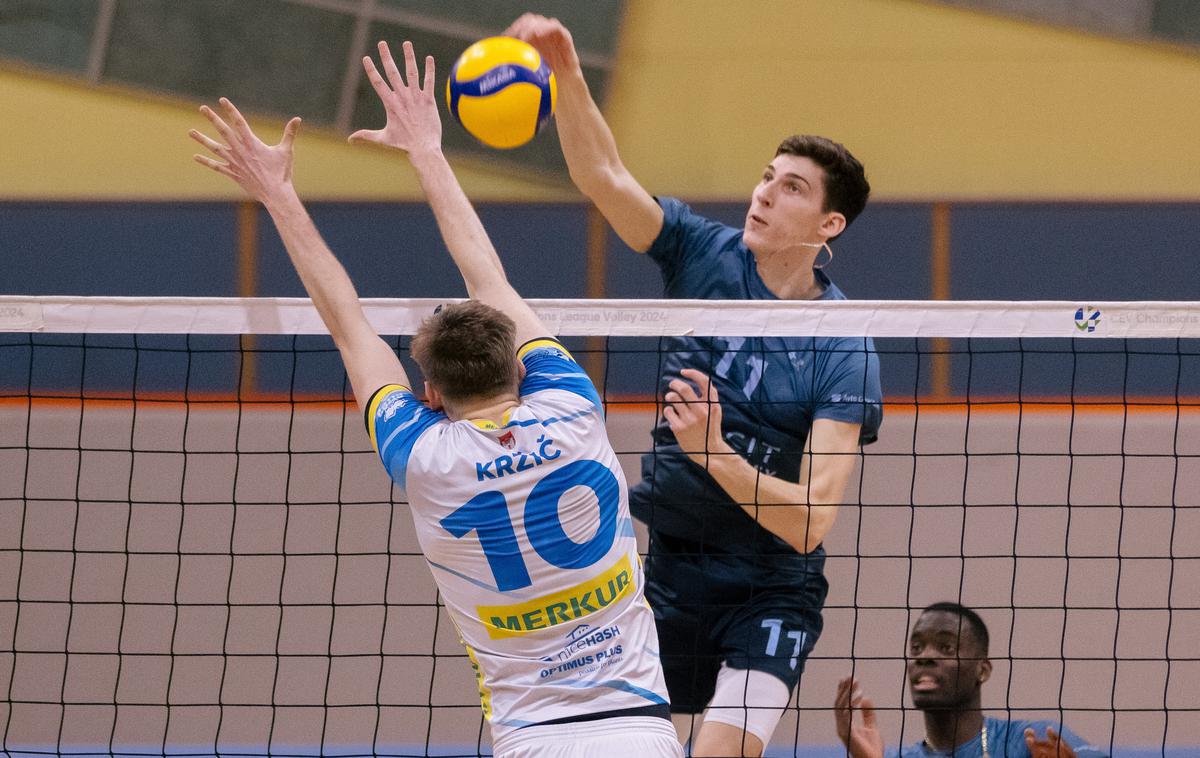 Calcit Volley - i-vent Maribor | Kamničani so na prvi polfinalni tekmi Mariborčane premagali s 3:0. | Foto Klemen Brumec