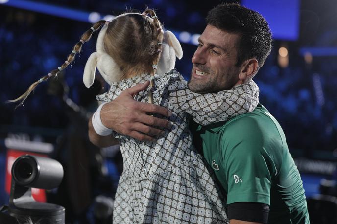 Novak Đoković | Novak Đoković v objemu s hčerko Taro | Foto Reuters