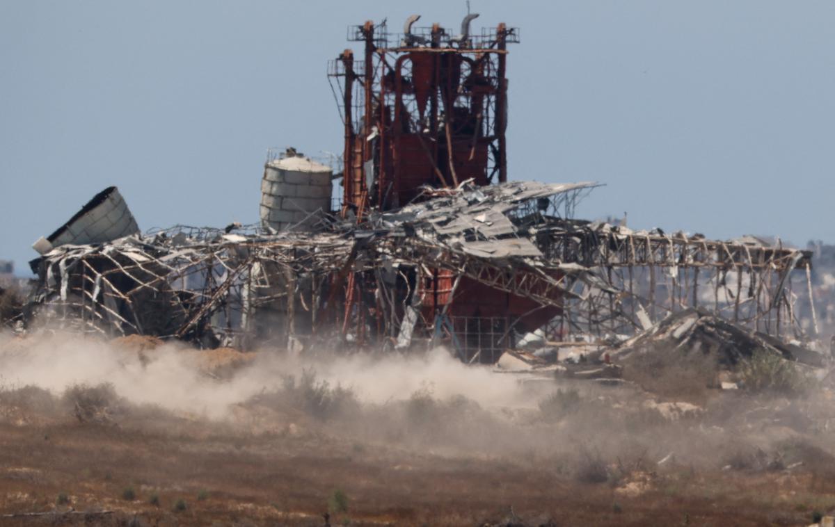 Gaza | Izraelska vojska nadaljuje z napadi na Gazo, kjer je po navedbah palestinskih oblasti v zadnjih 24 urah ubila najmanj 60 ljudi.  | Foto Reuters