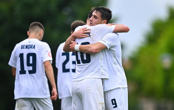 Luka Topalović in Aldin Jakupović sta poskrbela za drugi in tretji gol Slovenije. | Foto: Uefa