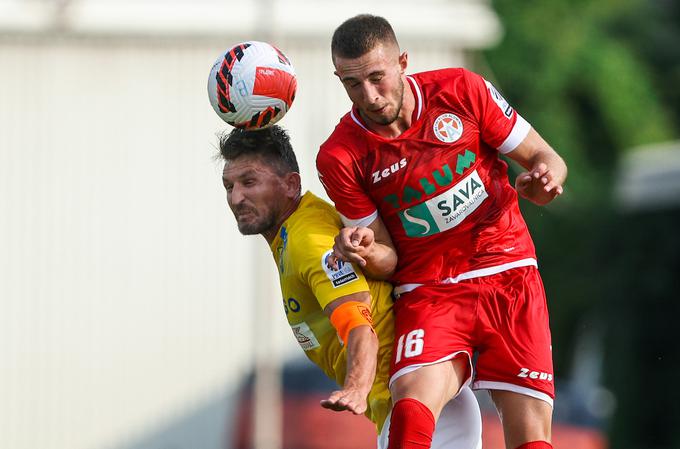 Junak tekme na Bonifiki je bil nogometaš Aluminija David Flakus Bosilj (desno). | Foto: Vid Ponikvar