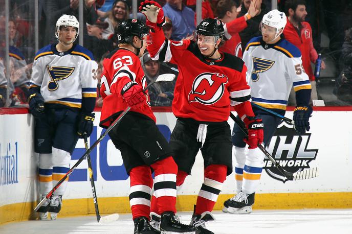 New Jersey Devils St. Louis Blues | Hudiči so pred domačimi gledalci ustavili prvake. | Foto Getty Images