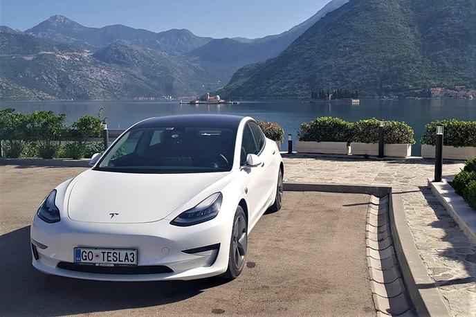 tesla 3 | Slovenska električna tesla 3 ob črnogorskem morju | Foto Društvo DEMS