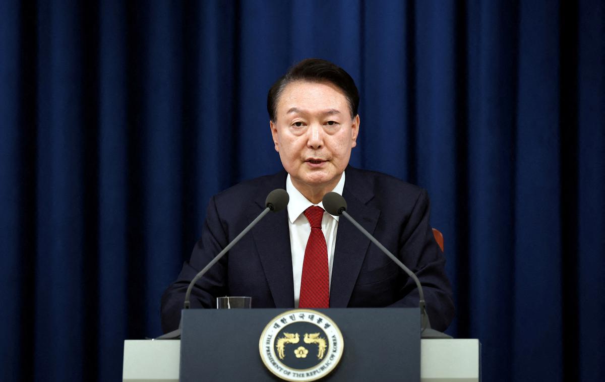 Yoon Suk-yeol | Južnokorejski predsednik Yoon Suk Yeol je v torek osupnil narod in svet s televizijskim naznanilom, da zaradi delovanja protidržavnih sil razglaša izredno vojno stanje. | Foto Reuters