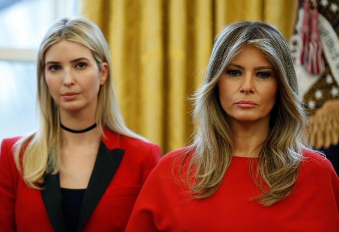 Melania in Trumpova hčerka iz prvega zakona Ivanka Trump naj bi bili veliki tekmici za naklonjenost Donalda Trumpa. Ivanka je bila skupaj s svojim možem Jaredom Kushnerjem (skupaj imata vzdevek Javanka) svetovalka svojemu očetu v Beli hiši. | Foto: Reuters