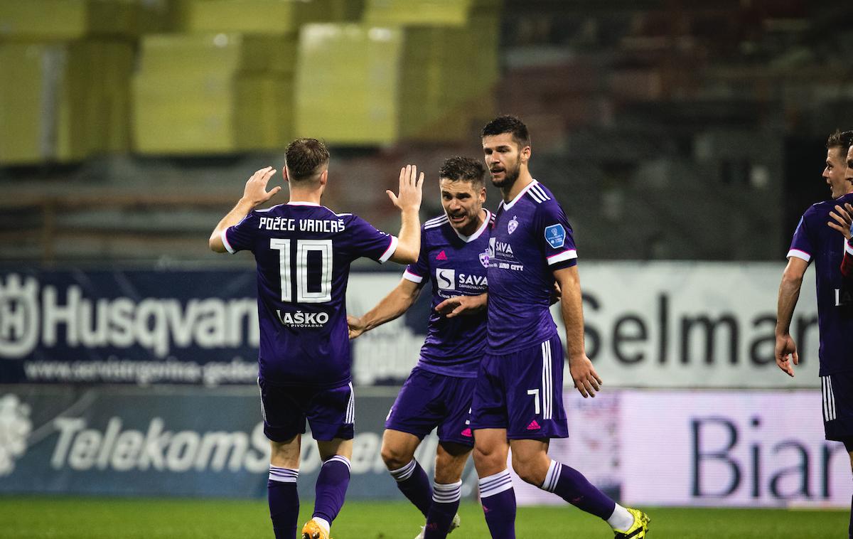 NK Maribor : FC Koper, prva liga | Mariborčani so se z zmago nad Domžalami po točkah izenačili na vrhu z Muro in Koprom. | Foto Blaž Weindorfer/Sportida