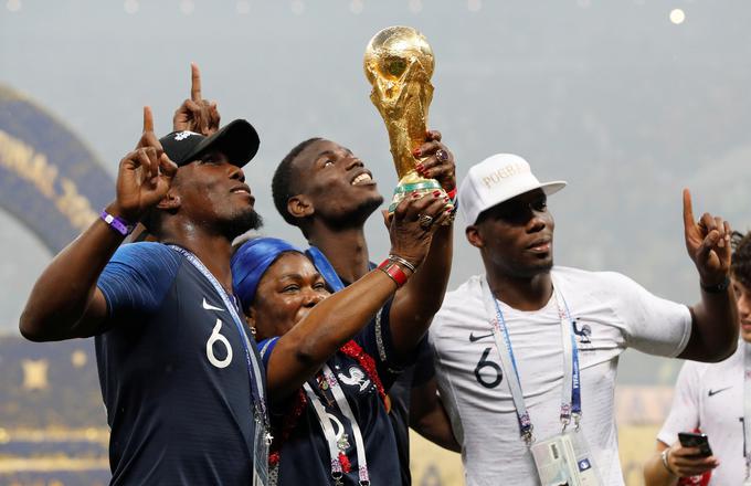 Bratje Pogba v družbi mame po finalu svetovnega prvenstva leta 2018 v Rusiji. | Foto: Reuters