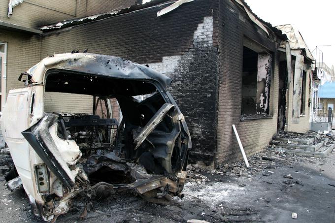 V času hudih spopadov poleti 2014 je bilo mesto Slovjansk precej poškodovano. Pozneje so veliko poškodovanih zgradb obnovili, letos pa je bilo mesto spet tarča napadov. Fotografija je iz leta 2014. | Foto: Guliverimage/Vladimir Fedorenko