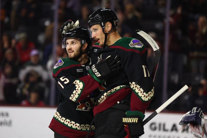 Arizona Coyotes | Veselje hokejistov Arizone, Nicka Bjugstada in Alexandra Kerfoota. | Foto Reuters