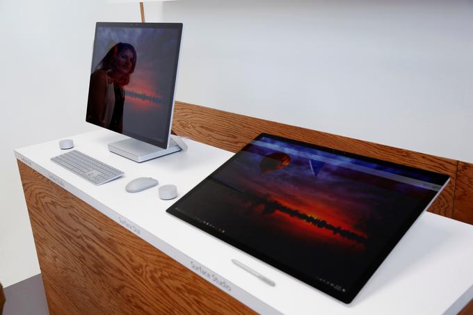 Gre za Microsoftov prvi namizni osebni računalnik, ki je ob izidu pred nekaj tedni požel aplavz tehnološke skupnosti. Na fotografiji: Microsoft Surface Studio. | Foto: Microsoft