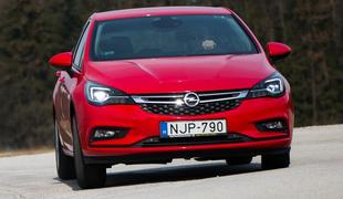 Opel astra potrjeno lahkotna, sodobna in varčna: Je zdaj boljša tudi od VW golfa?