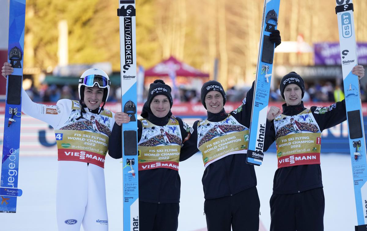 Lovro Kos Peter Prevc Domen Prevc Timi Zajc | Timi Zajc, Domen Prevc, Peter Prevc in Lovro Kos so slovenski junaki, ki so se na svetovnem prvenstvu v poletih na Kulmu veselili zlatega ekipnega odličja. | Foto Guliverimage