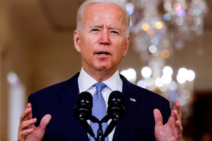 Joe Biden | Biden je ponovil, da bo Rusija v primeru napada deležna resnih gospodarskih posledic, osebne sankcije pa bi lahko čakale tudi predsednika Vladimirja Putina. | Foto Reuters