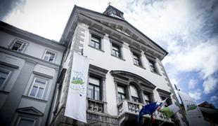 V državnem zboru in na ljubljanski občini prejeli več sumljivih pošiljk