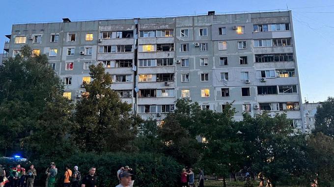 Stanje po raketnem napadu na mesto Zaporožje. | Foto: Reuters