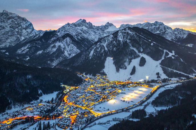 Kranjska Gora pozimi | Zasnežena Kranjska Gora velja za eno najlepših lokacij za obisk v božičnem času. | Foto Shutterstock