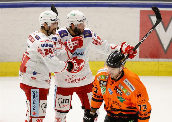 Celovčani so si v nedeljo zagotovili četrtfinale lige IceHL. Rok Tičar je prvi strelec Korošcev in peti strelec celotne lige. | Foto: Sportida