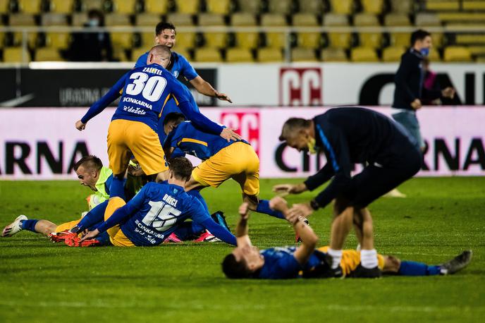 Celje Olimpija | Tako so se Celjani veselili lani, ko so po remiju z 2:2 z Olimpijo postali prvaki. Zdaj so jo zagodli Olimpiji še enkrat in z visoko zmago s 4:0 poskrbeli, da so zmaji izgubili vodilni položaj v prvenstvu.  | Foto Grega Valančič/Sportida