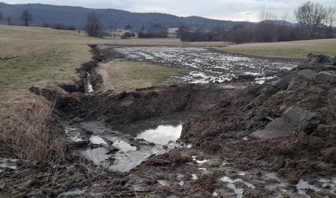 Do izliva gnojevke prišlo zaradi popustitve dela stene lagune