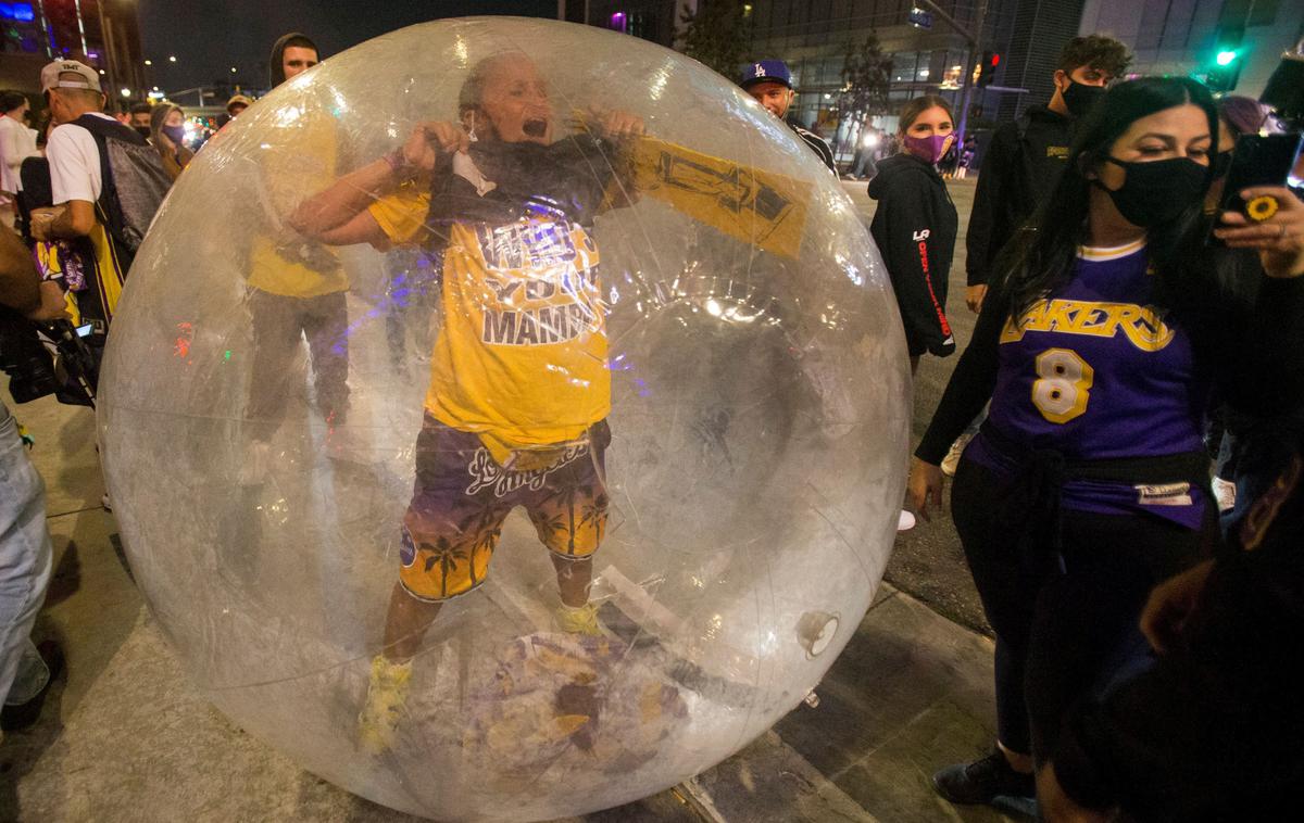 LA lakers navijači | Ligo NBA v stresni sezoni 2019/20 so osvojili košarkarji Los Angeles Lakers. | Foto Reuters