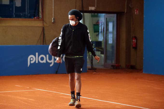 Dustin Brown ob prihodu na ekshibicijski teniški dvoboj. | Foto: Guliverimage/Getty Images