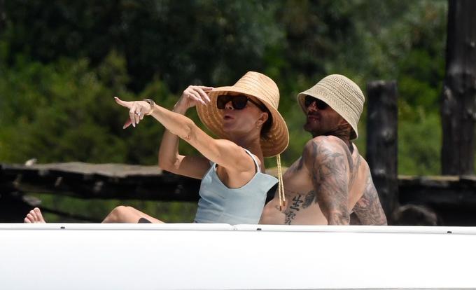 David in Victoria Beckham trenutno dopustujeta na Sardiniji, kjer z otroki uživata na zasebni jahti. | Foto: Profimedia