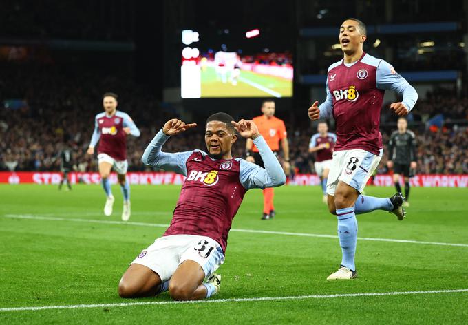 Aston Villa je po 0:0 v Amsterdamu proti Ajaxu tokrat Nizozemce ugnala s 4:0. Mrežo Ajaxa, ki je od 6. minute igral z igralcem manj, so zatresli Ollie Watkins v prvem ter Leon Bailey, Jhon Duran in Moussa Diaby v drugem polčasu. | Foto: Reuters