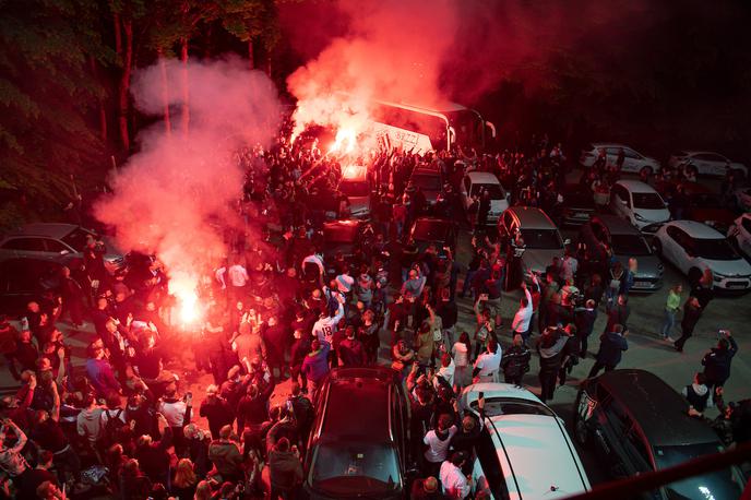 slavje NŠ Mura Fazanerija | Prizori nepozabnega slavja pred Fazanerijo po državnem naslovu Mure. | Foto Blaž Weindorfer/Sportida