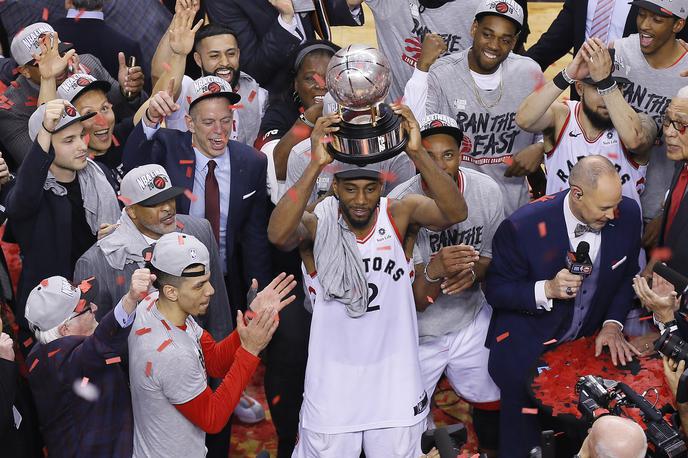 Kawhi Leonard, Toronto Raptors | Kawhi Leonard je dvignil pokal, ki ga podelijo najboljši ekipi vzhodne konference. | Foto Reuters