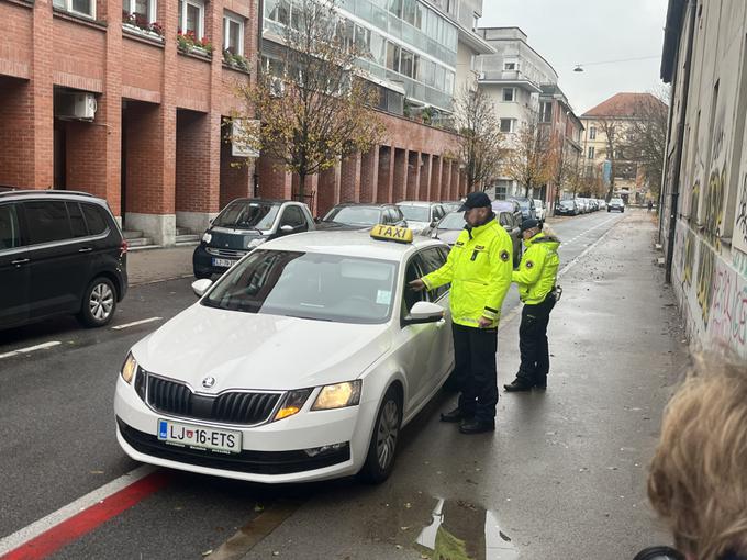 Policisti bodo decembra pri voznikih preverjali vsebnost alkohola v izdihanem zraku. | Foto: AVP