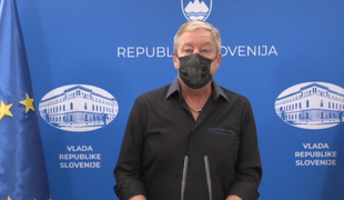 Profesor Štrukelj o cepivu: Ima zelo malo neželenih učinkov, držalo naj bi vsaj eno leto #video