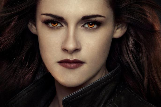 TV-priporočila: filmi Kristen Stewart | Kristen Stewart je med letoma 2009 in 2012 zaposlovala tabloide po zaslugi razmerja s soigralcem iz franšize Somrak Robertom Pattisonom, od leta 2019 pa je biseksualna igralka v razmerju s scenaristko Dylan Meyer.