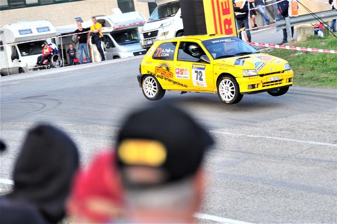 Alan Pajk in Jaka Cevc (renault clio williams) sta do tretjega mesta v razredu prišla tudi po zraku. | Foto: Gregor Pavšič