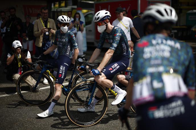 Jonas Vingegaard, TDF 2024 | Na Dirki po Franciji so spet obvezne zaščitne maske. Tudi Danec Jonas Vingegaard pazi, da se ne bi okužil s covidom. | Foto Reuters