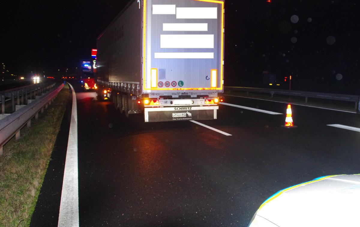 s | Kmalu so prihiteli tudi policisti in zavarovali kraj dogodka. | Foto policija