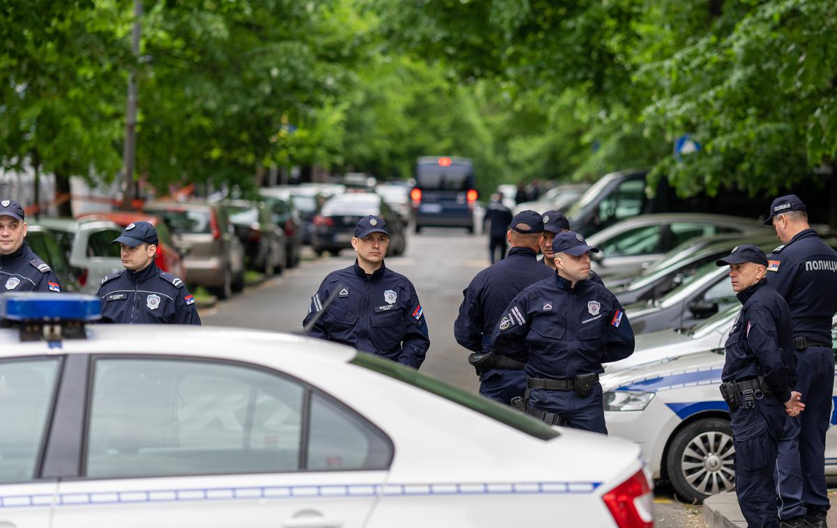 Policija Srbija | Učiteljici je kasneje uspelo priti iz kabineta in poklicati policijo. | Foto Shutterstock